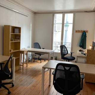 Bureau privé 20 m² 4 postes Coworking Rue Croix de Malte Orléans 45000 - photo 1